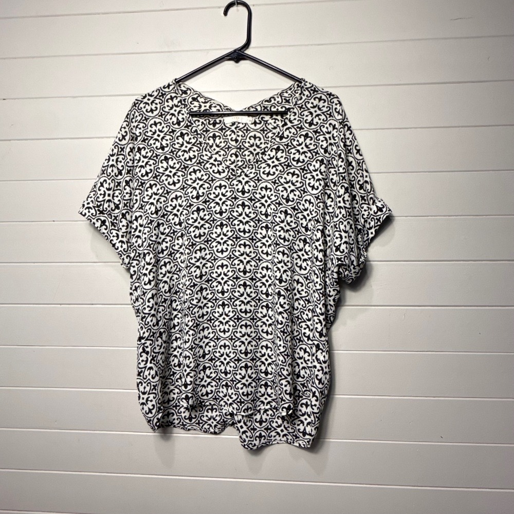 Lush Damask Print Dolman Sleeve V-Neck Blouse Small Black White